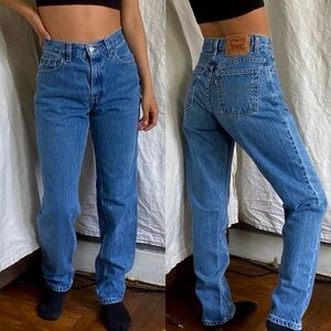 NWT Vintage Levi’s 516 high-waisted medium-wash jeans. 💙